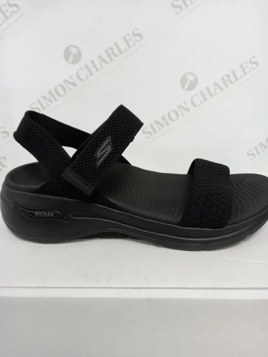 SKETCHERS ARCHFIT BLACK SANDAL SHOES - SIZE UNSPECIFIED 