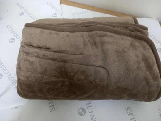 BOXED COZEE HOME VELVETSOFT HEATED THROW IN DARK TAUPE