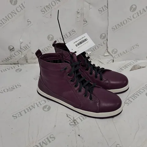 UNBOXED PAIR OF ADE LEATHER TOP TRAINER PURPLE BOOT SIZE 8