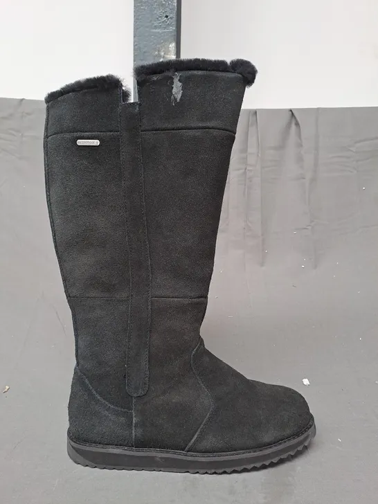 BOXED EMU AUSTRALIA MOONTA KNEE-HIGH BOOTS IN BLACK SIZE 6