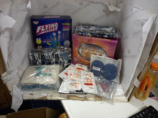 BOX OF APPROX 20 ASSORTED ITEMS TO INCLUDE BIG FAT QUIZ 2021 GAMES, INSULATED CHILDRENS LUNCH BAGS, ASSORTED FABRICS