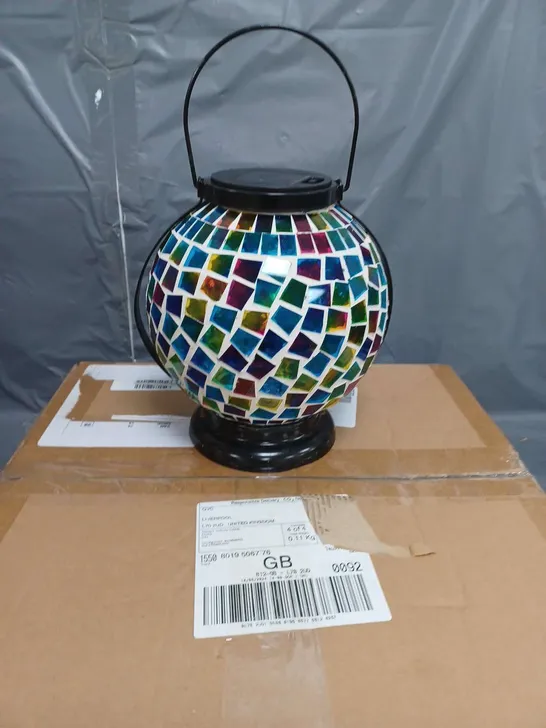 PALLET OF APPROXIMATELY 8 HOUSEHOLD ITEMS TO INCLUDE GARDEN LIGHT UP STAR AND SOLAR MULTI-COLOURED ORB