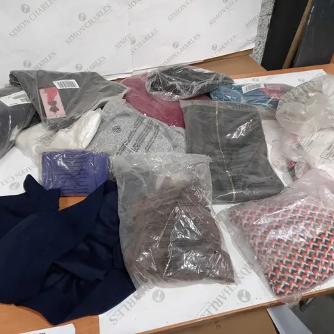 BOX OF APPROXIMATELY 30 ASSORTED ITEMS OF LADIES CLOTHING 