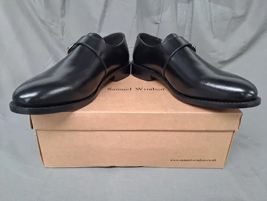 BOXED PAIR OF SAMUEL WINDSOR SHOES IN BLACK UK SIZE 10