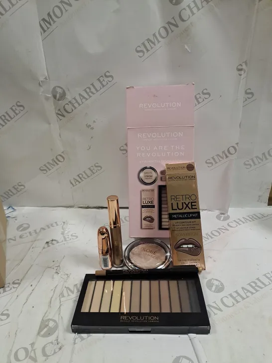 BOXED REVOLUTION MAKEUP SET 