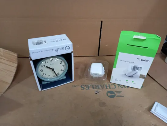 LOT OF 2 ITEMS INCLUDING ALARM CLOCKS AND A WALL CHARGER 