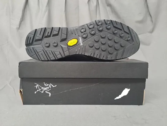 BOXED PAIR OF ARC'TERYX KONSEAL AR M SHOES IN GREY UK SIZE 8.5