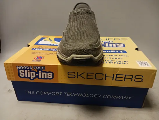 BOXED PAIR OF SKECHERS SLIP-INS SHOES IN CHARCOAL UK SIZE 9