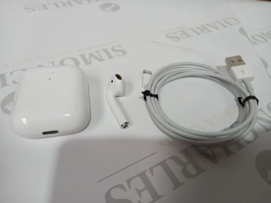 APPLE AIRPODS (2ND GEN) WITH CHARGING CASE