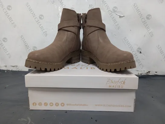 BOXED PAIR OF BLOWFISH MALIBU ANKLE BOOTS IN ALMOND SIZE 6