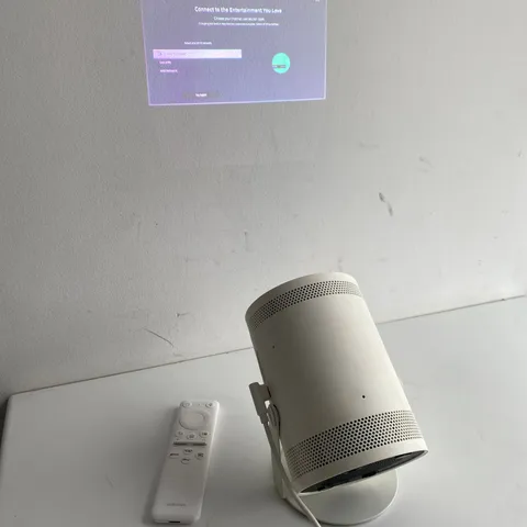 BOXED SAMSUNG SP-L5P3BLA PORTABLE LED PROJECTOR WITH POWER LEAD AND REMOTE