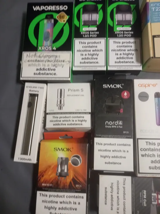 LOT OF APPROXIMATELY 20 ASSORTED VAPING ITEMS AND ACCESSORIES TO INCLUDE VAPORESSO, VOOPOO AND SMOK