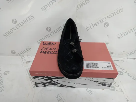 BOXED PAIR OF MODA IN PELLE EMMERSON BLACK SIZE 6