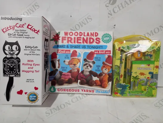 BOX OF APPROXIMATELY 10 ASSORTED TOYS AND GAMES TO INCLUDE WOODLAND FRIENDS YARNS, DINOSAUR STATIONARY SET, KITTY-CAT KLOCK