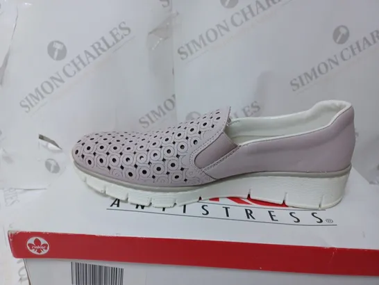 BOXED PAIR OF RIEKER SLIP-ON SHOES IN LILAC EU SIZE 6