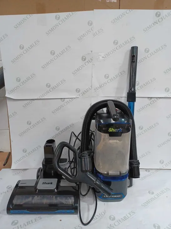 SHARK LIFT-AWAY UPRIGHT VACUUM CLEANER