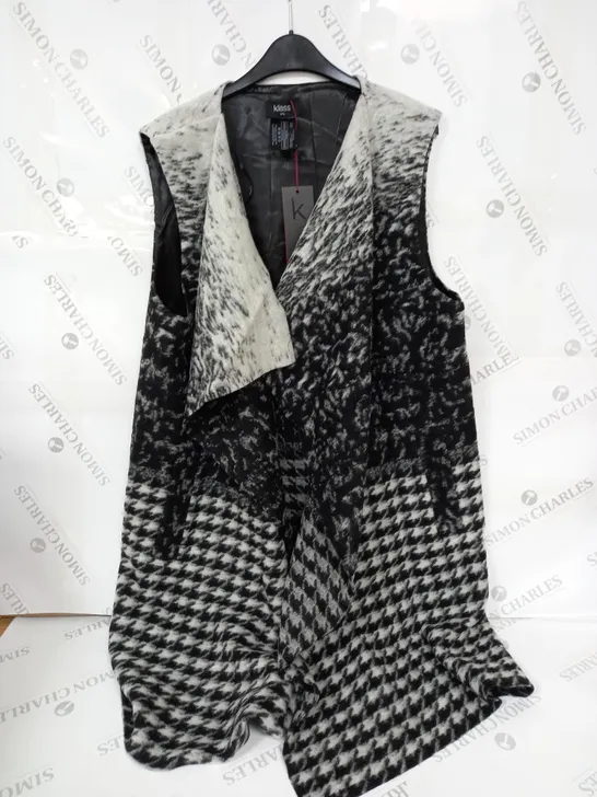 KLASS SLEEVELESS CARDIGAN IN WHITE/BLACK