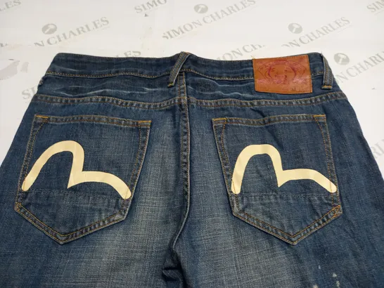 TRUE RELIGION JEANS - 32