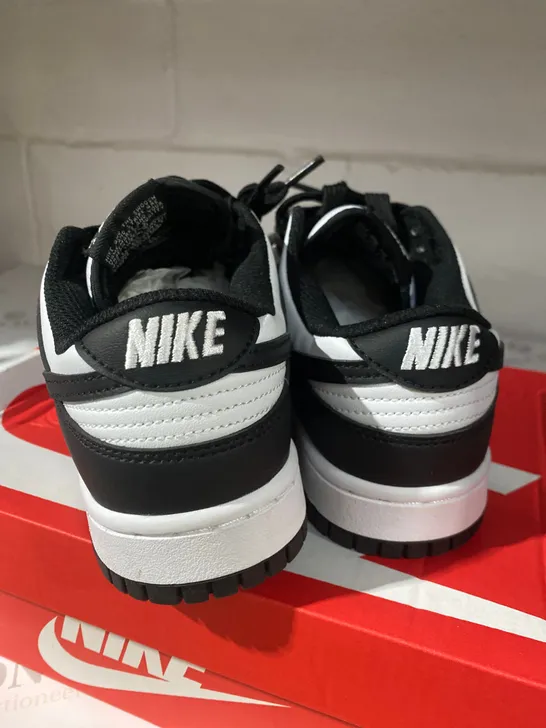 BOXED PAIR OF NIKE DUNK LOW BLACK/WHITE TRAINERS SIZE 3