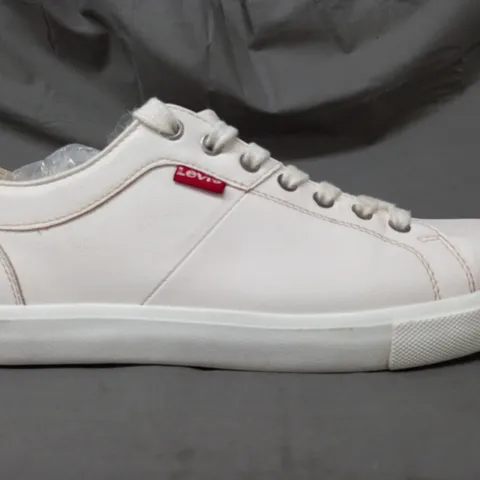 BOXED PAIR OF LEVI'S SHOES IN CREAM UK SIZE 7.5