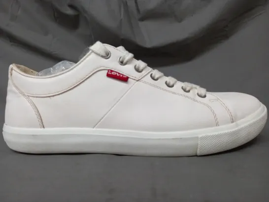 BOXED PAIR OF LEVI'S SHOES IN CREAM UK SIZE 7.5