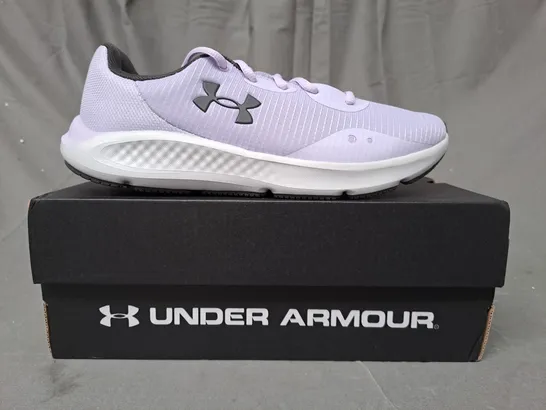 BOXED PAIR OF UNDER ARMOUR CHARGED PURSUIT TRAINERS IN LILAC UK SIZE 6