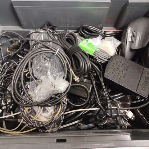 BOX OF APPROX 15 ASSORTED CABLES AND POWER LEADS