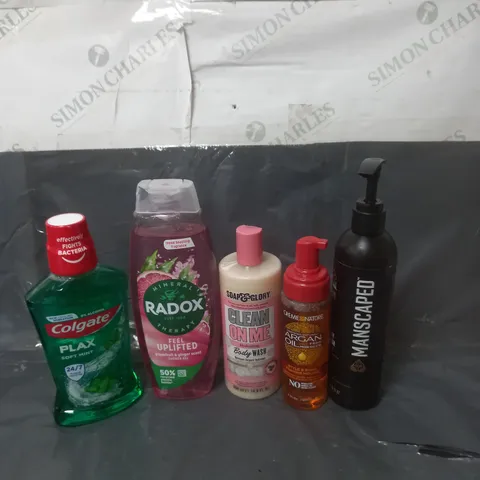 APPROXIMATELY 20 ASSORTED COSMETIC PRODUCTS TO INCLUDE MANSCAPED BODY WASH, RADOX SHOWER GEL AND COLGATE MOUTHWASH