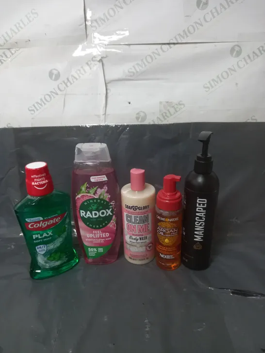 APPROXIMATELY 20 ASSORTED COSMETIC PRODUCTS TO INCLUDE MANSCAPED BODY WASH, RADOX SHOWER GEL AND COLGATE MOUTHWASH