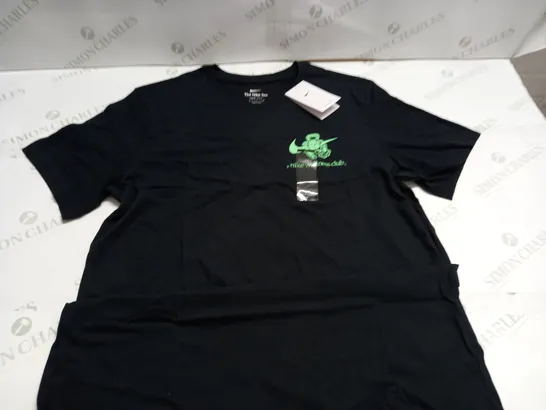 NIKE TEE WELLNESS CLUB BLACK T-SHIRT - L