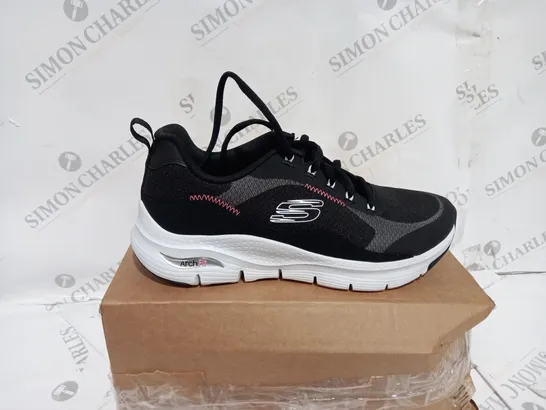 SKETCHERS ARCH FIT MONO LACE-UP TRAINER UK SIZE 5