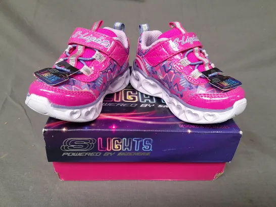 BOXED PAIR OF SKECHERS LIGHTS KIDS SHOES IN PINK UK SIZE 4