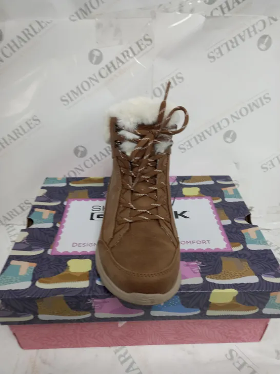 BOXED SKECHERS GLACIAL ULTRA COZYLY BOOTS, CHESTNUT - SIZE 4 