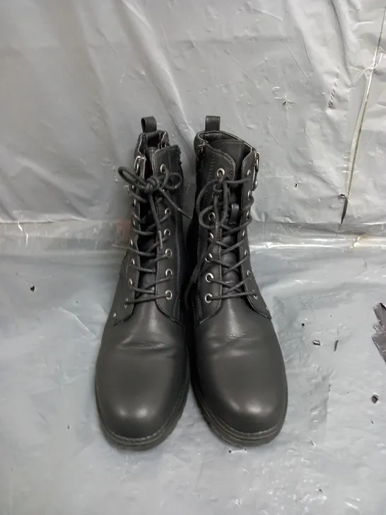 PAIR OF RIEKER LEATHER BOOTS SIZE 40