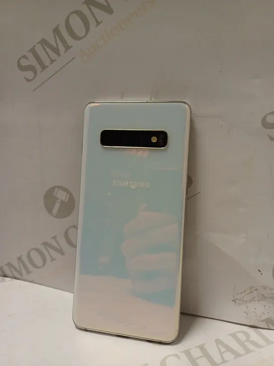 BOXED SAMSUNG GALAXY S10 SMARTPHONE IN WHITE