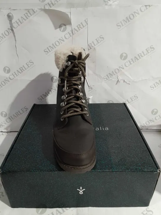 BOXED EMU OKAB WATERPROOF BOOTS, ESPRESSO COLOUR - SIZE 7 