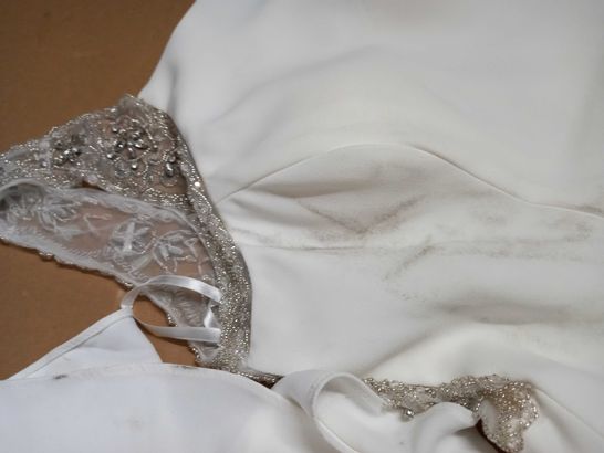 IVORY EMBELLISHED SHOULDER WEDDING DRESS - 39/31