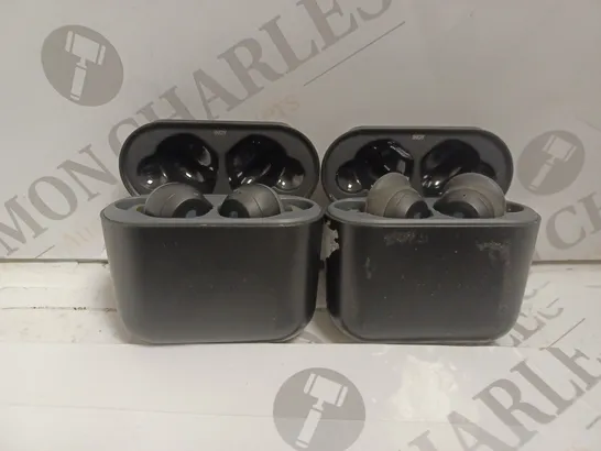 2 SKULLCANDY INDY EARBUDS IN BLACK