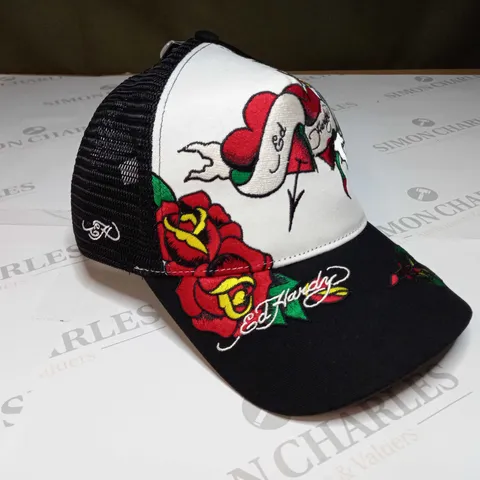 ED HARDY TWILL FRONT MESH TRUCKER IN LOVE ED STYLE - WHITE/BLACK/RED/GREEN - SIZE: 58cm