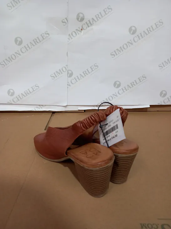 PAIR OF MODA IN PELLE  HEELED SHOES SIZE 38