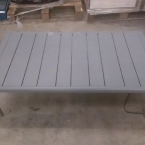 METAL GARDEN TABLE