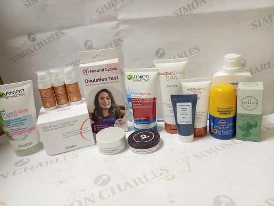 LOT OF APPROX 15 ASSORTED SKINCARE PRODUCTS TO INCLUDE RELAXER HAND CREAM, NOURISHING VITAMIN CREAM, DAILY FACIAL OIL, ETC