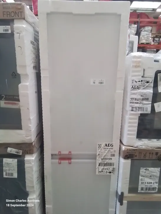 AEG OSC5S181ES LOW FROST INTEGRATED FRIDGE FREEZER, SLIDING HINGE, 70/30 RRP £500