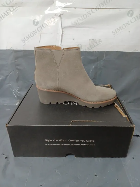 VIONIC SUEDE ANKLE BOOTS FAWN SIZE 7