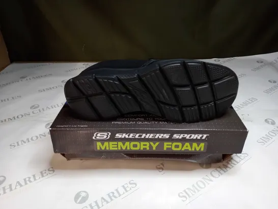 BOXED SKECHERS EQUALIZER PERSISTENT SHOES SIZE 8