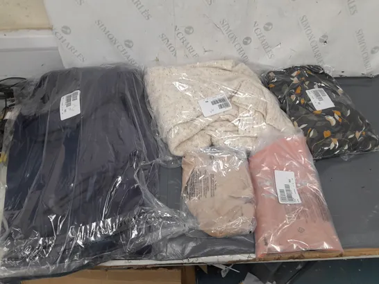 BOX OF APPROXIMATELY 10 ASSORTED BAGGED PIECES OF CLOTHING IN VARIOUS STYLES, SIZES, AND BRANDS 