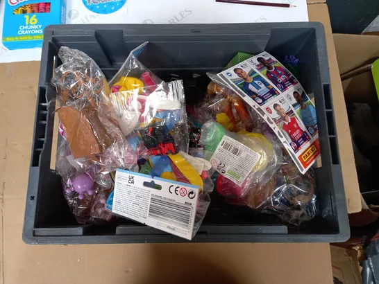 BOX OF APPROX 30 ASSORTED TOYS TO INCLUDE - CHUNKY CRAYONS, LUDO, EMERGENCY TOY CARS ETC