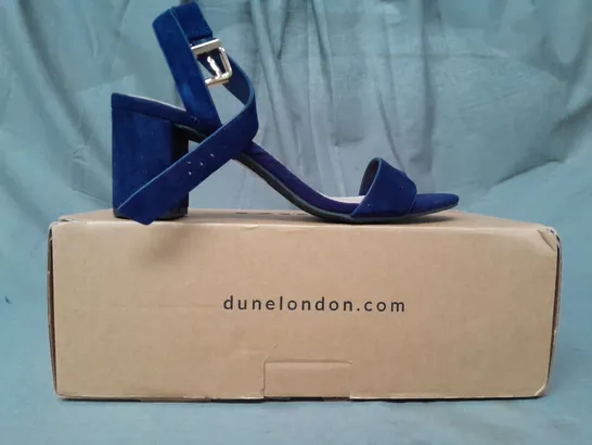 BOXED PAIR OF DUNE LONDON OPEN TOE BLOCK HEEL SUEDE SANDALS IN NAVY EU SIZE 36