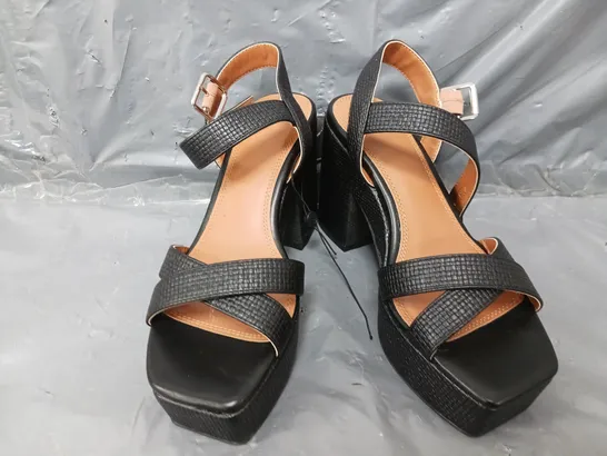 RIVER ISLAND STRAP PLATFORM SANDALS IN BLACK - UK 5