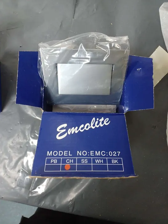 LOT CONTAINING APPROXIMATELY 200 EMCOLITE SWITCHES MODEL EMC:027 AND 300 EMCOLITE SWITCHES MODEL EMC:362104